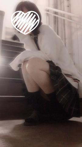 制服が邪魔をする
