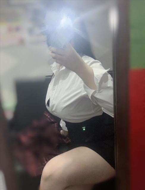 横乳！23時半まで