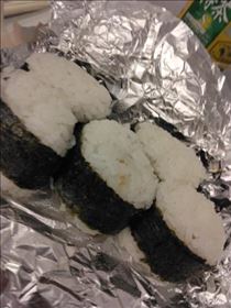 なつ・あれ？ただのおにぎり？