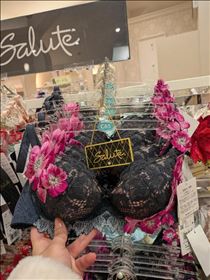 アウトレットにお買い物?