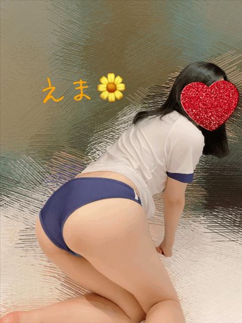 乳首舐め舐めしてるえまのお尻触りたい？??