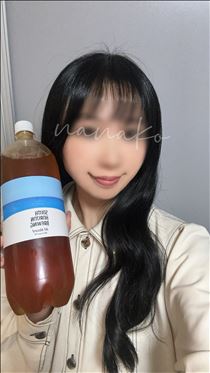 ななこ・サーバーにセットするビールをそのまま飲む女♡