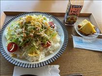 るい・パイナップル畑と海を見ながら