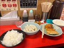 るい・宇都宮で、餃子を食らう