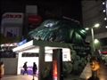 新宿東口にゴジラ